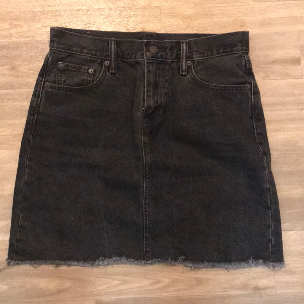 Levi’s black jean skirt SIZE 26